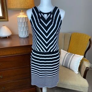 WHITE HOUSE BLACK MARKET SLEEVELESS DRESS